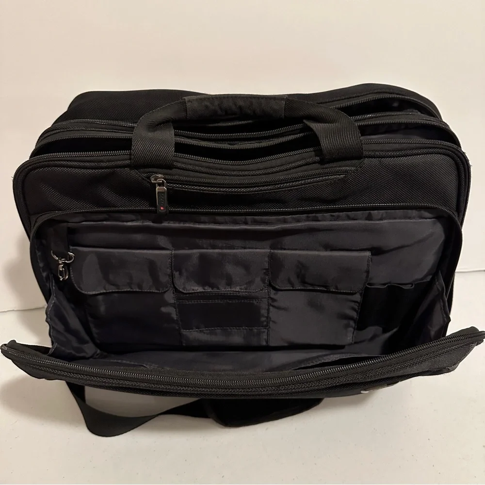 Solo Travel Sentry Check Fast Black Briefcase Laptop Style CLA314-4 Business